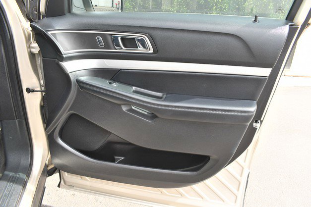 Used 2017 Ford Explorer XLT image 23