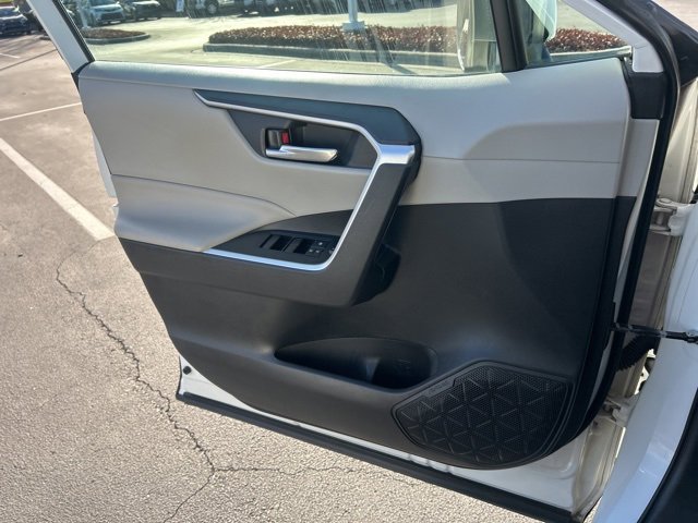 Used 2020 Toyota RAV4 XLE image 27