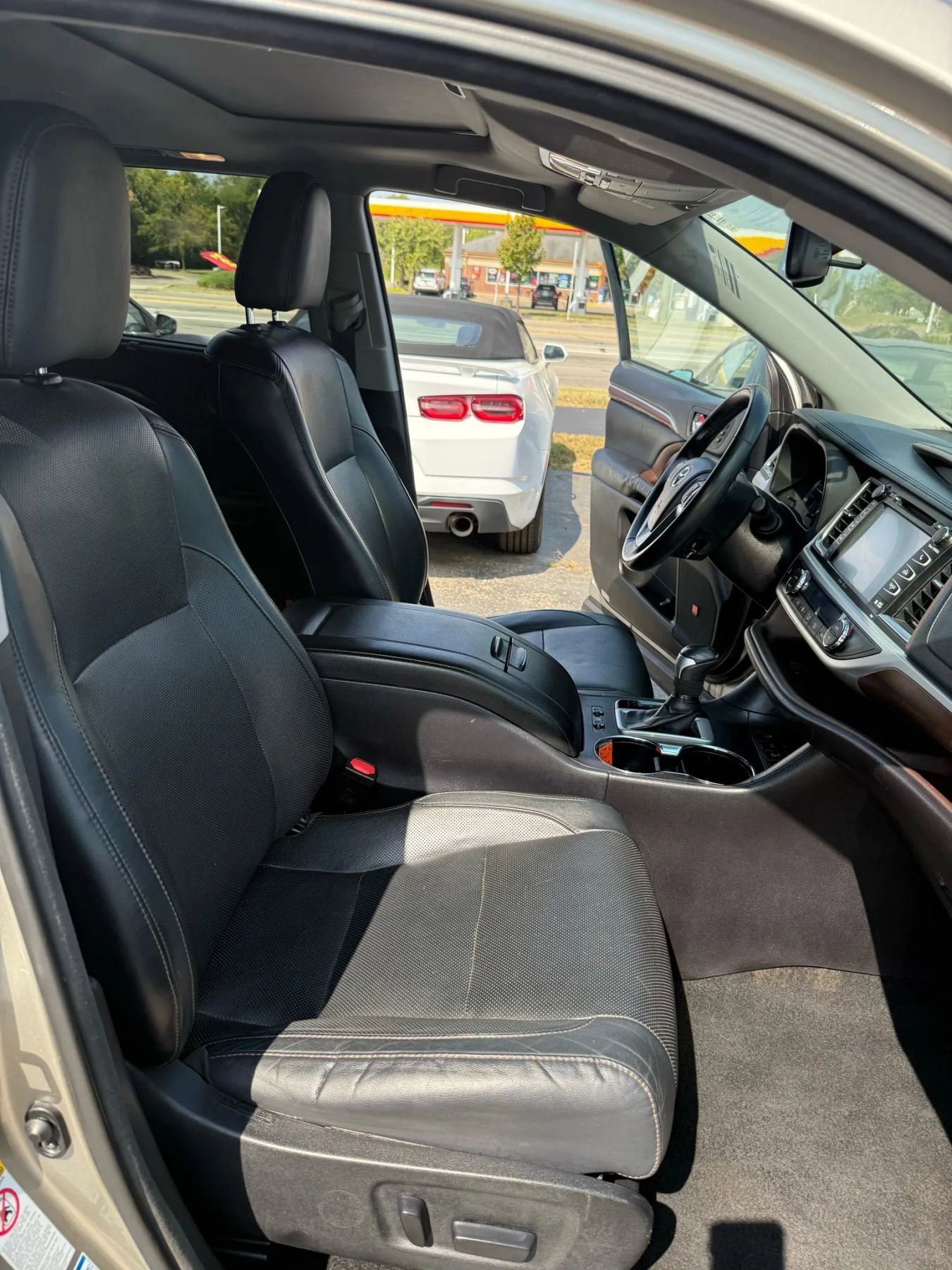 Used 2015 Toyota Highlander Limited AWD/4WD image 25