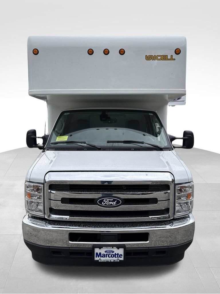 New 2027 Ford E-450 and Econoline 450 Super Duty w/ Power Equipment Group RWD image 12