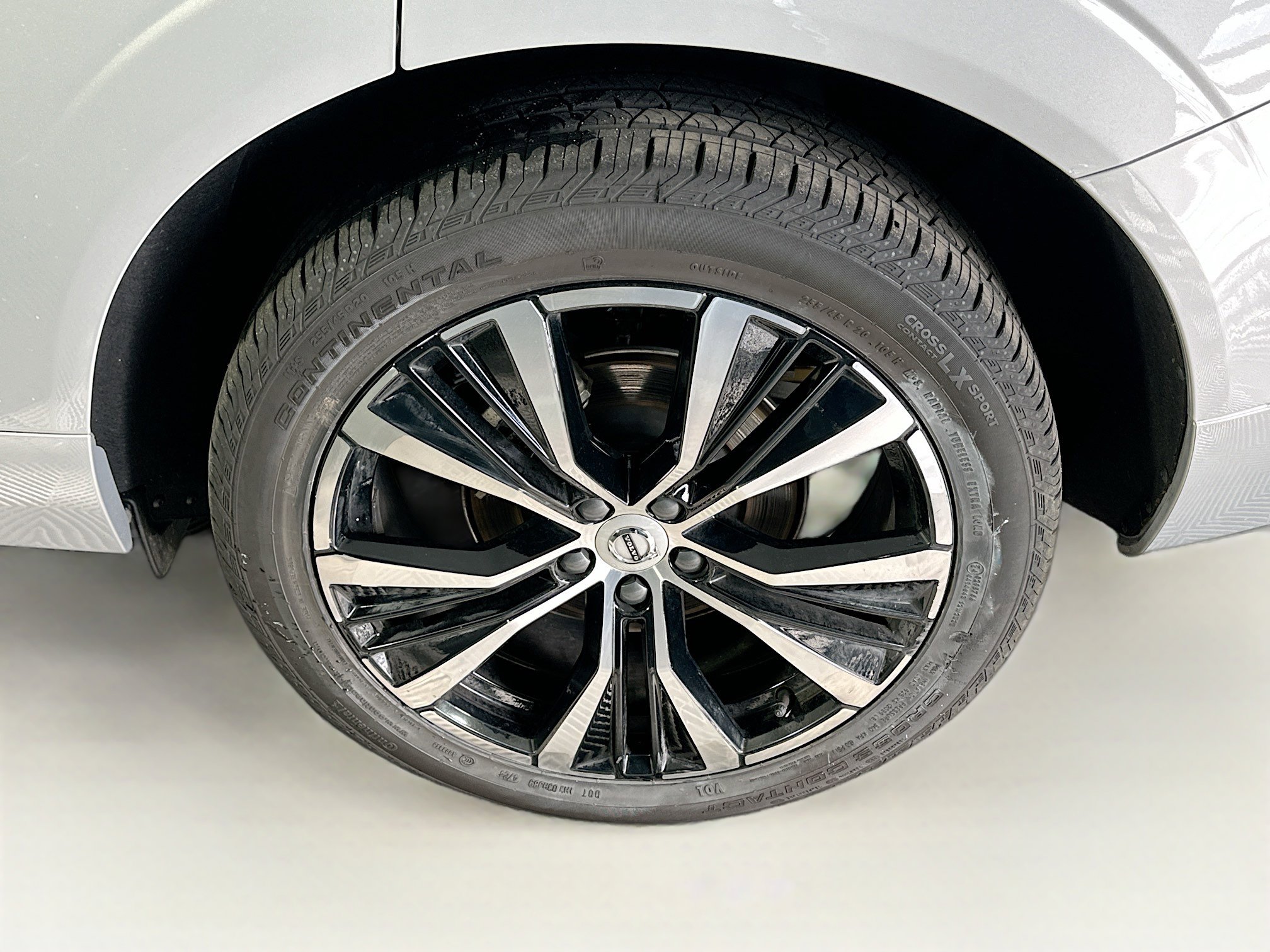 Used 2025 Volvo XC60 B5 Plus image 11