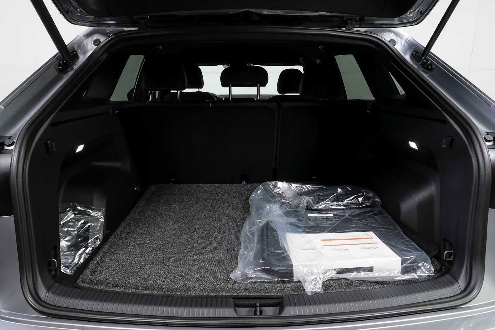 New 2026 Volkswagen Atlas Cross Sport SE FWD image 30