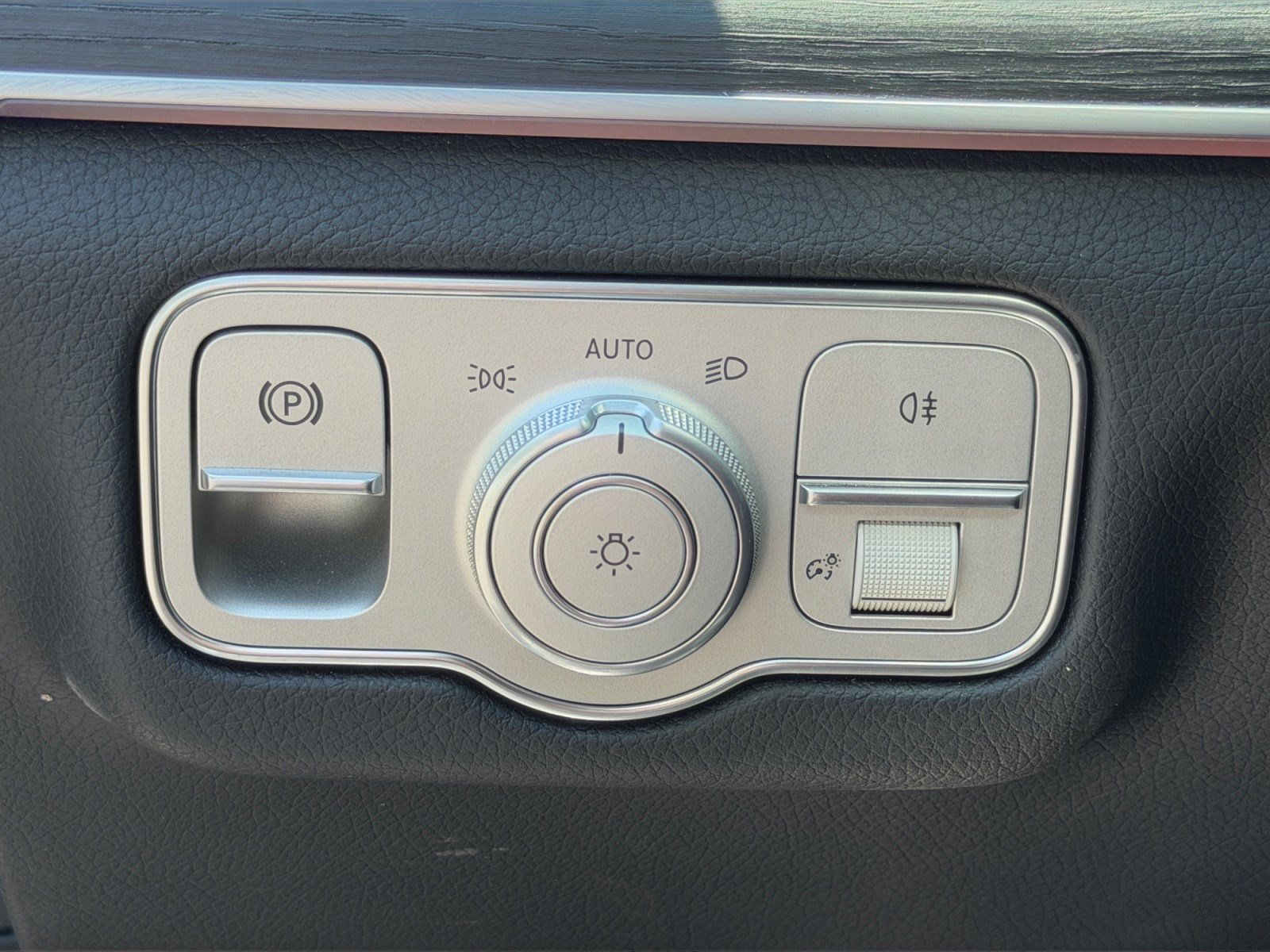 Used 2025 Mercedes-Benz GLE 350 4MATIC image 11