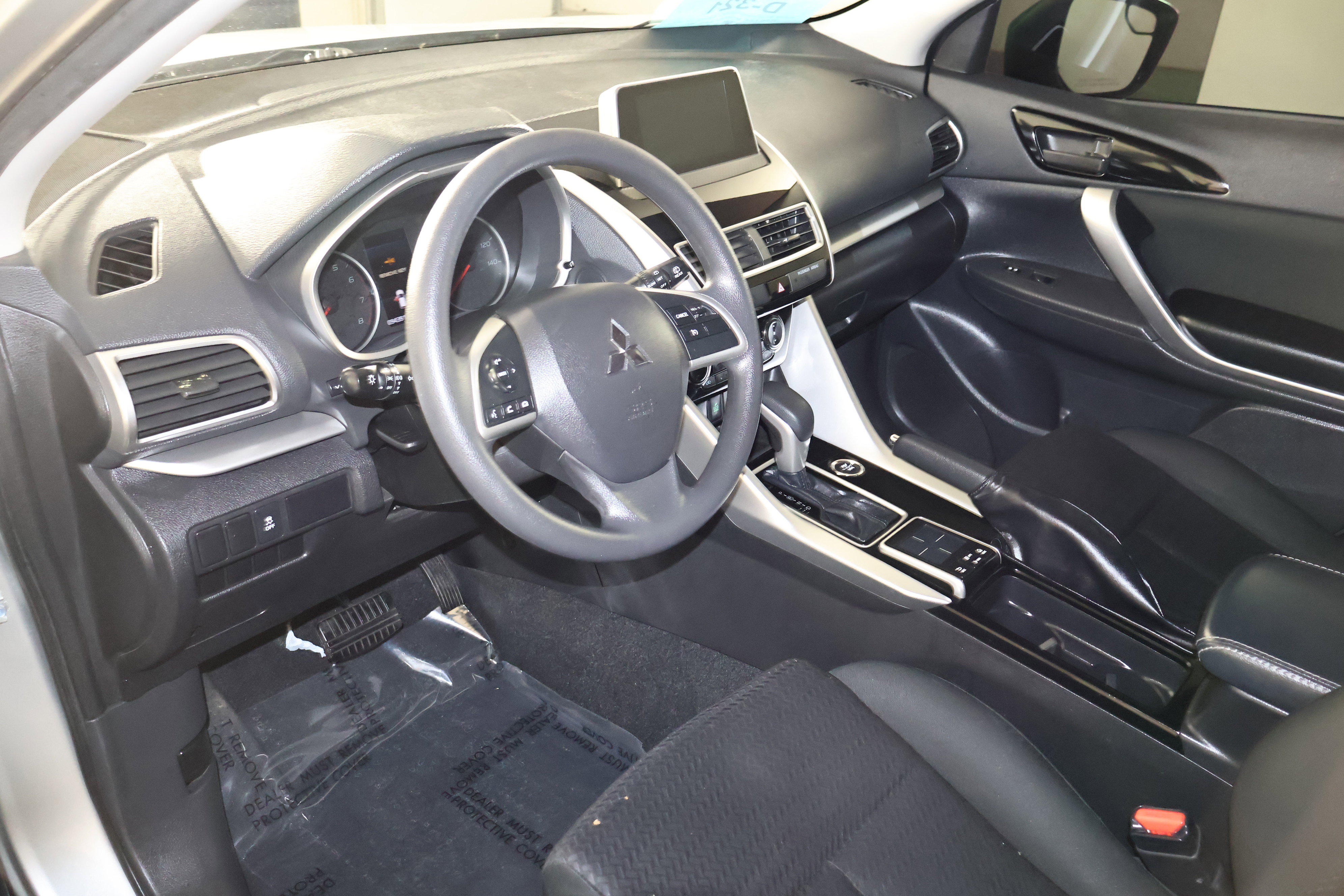 Used 2018 Mitsubishi Eclipse Cross LE image 2