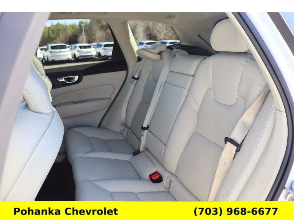 Used 2019 Volvo XC60 T6 Momentum w/ Advanced Package image 22