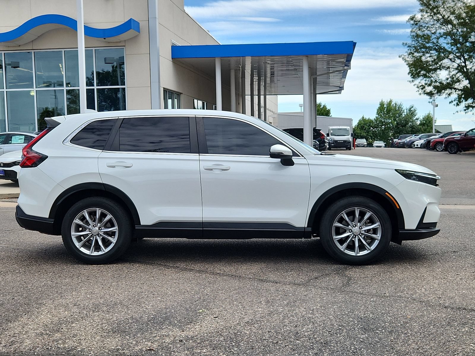 Used 2023 Honda CR-V EX image 6