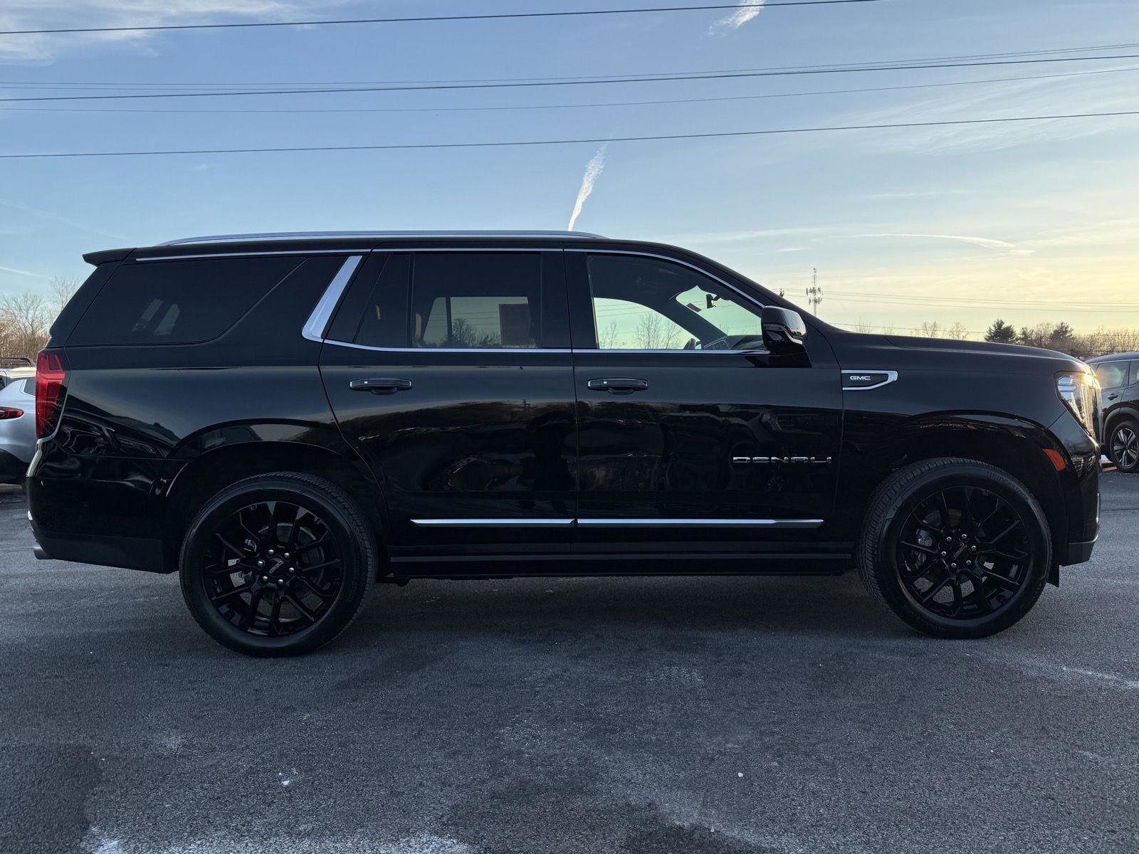 Used 2024 GMC Yukon Denali w/ Denali Reserve Package image 4