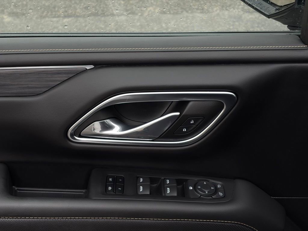 Used 2023 GMC Yukon SLT image 12