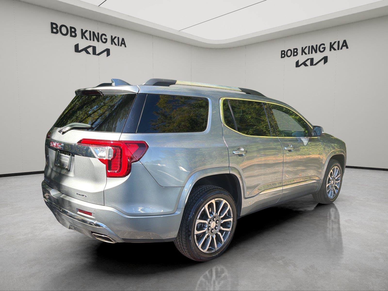 Used 2023 GMC Acadia Denali w/ Trailering Package AWD/4WD image 5