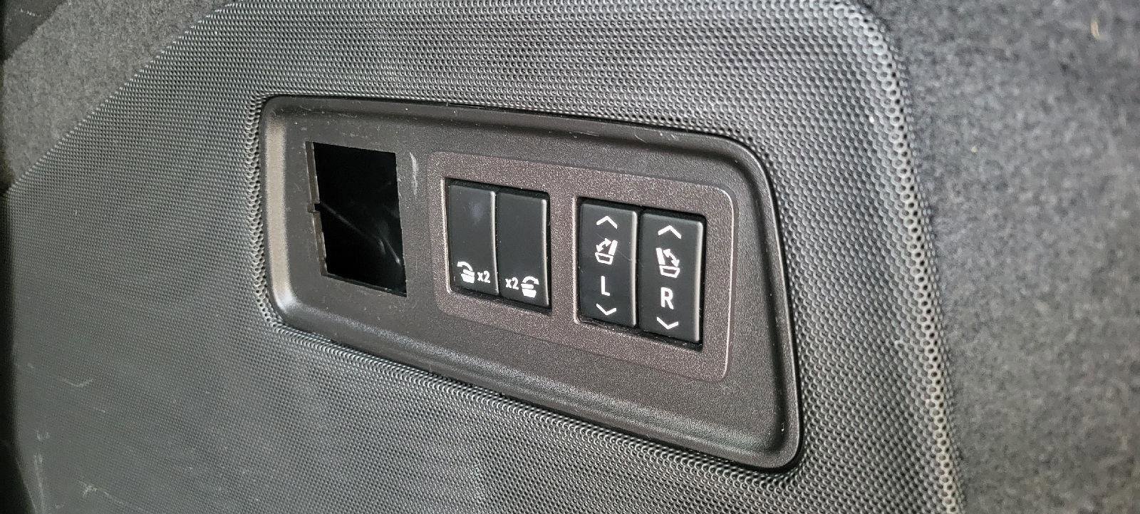 Used 2023 Cadillac Escalade Premium Luxury image 33