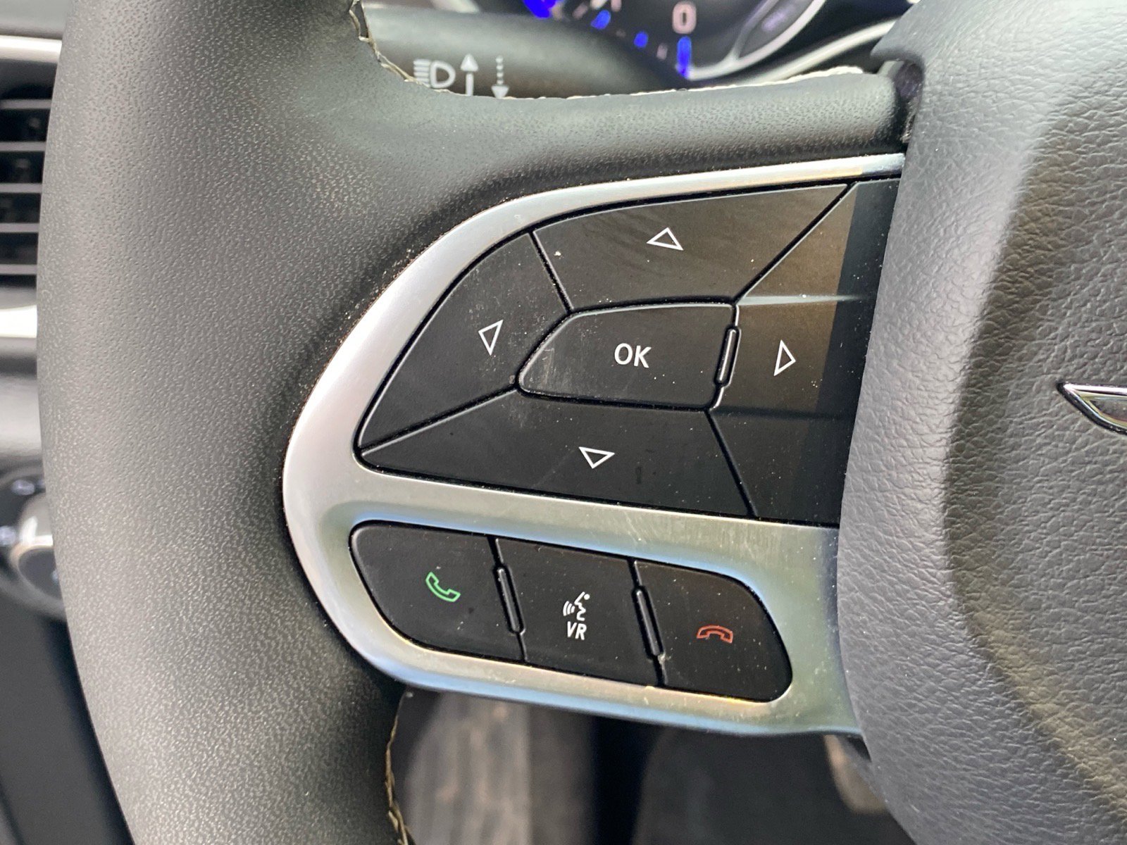 Used 2025 Chrysler Pacifica Select image 17