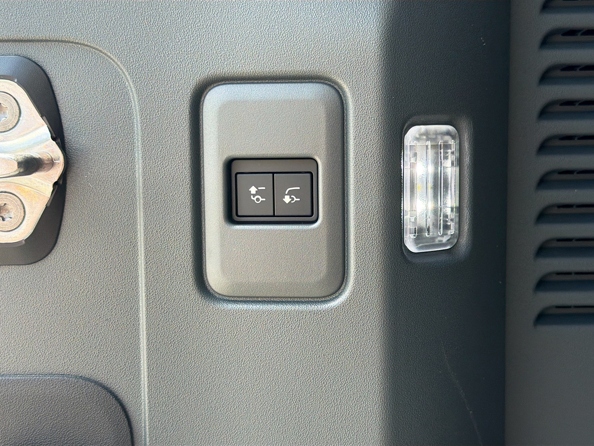 New 2026 Land Rover Defender 130 X-Dynamic SE AWD/4WD image 45