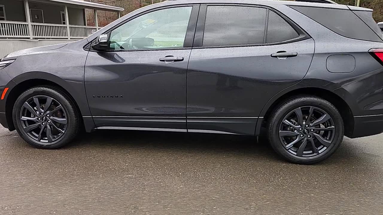 Used 2022 Chevrolet Equinox RS w/ RS Leather Package image 4