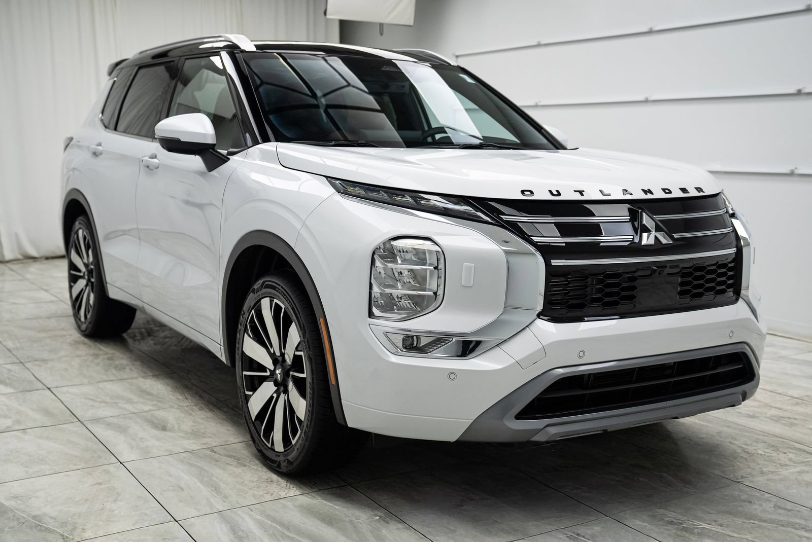 Used 2025 Mitsubishi Outlander ES AWD/4WD image 4