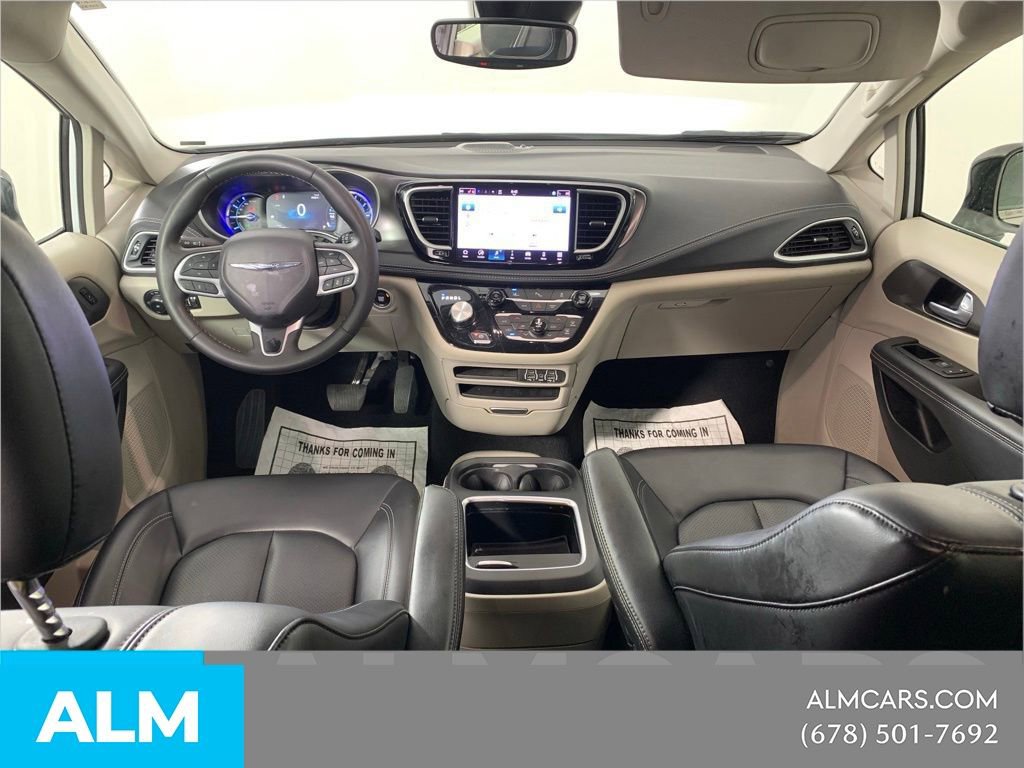 Used 2024 Chrysler Pacifica Limited FWD image 32