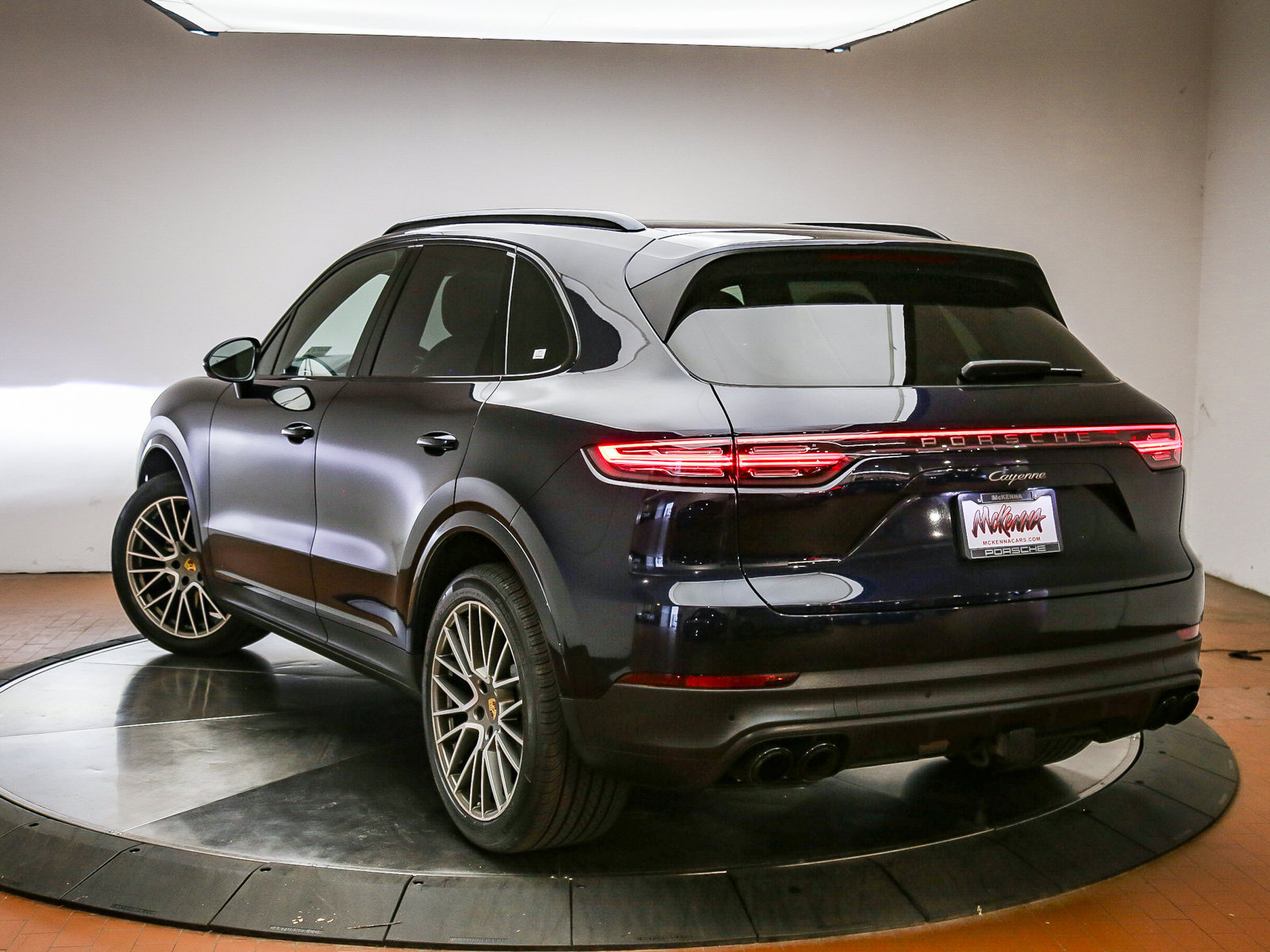 Certified 2023 Porsche Cayenne AWD/4WD image 3