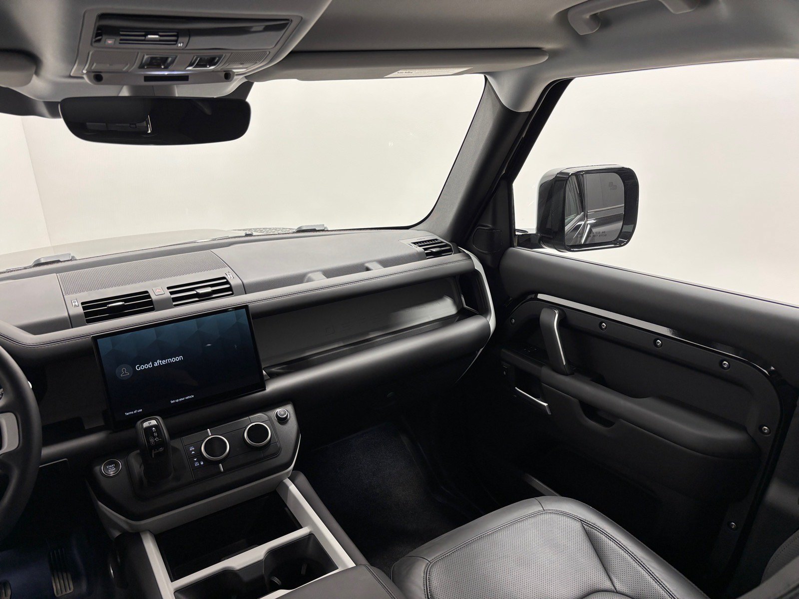 New 2025 Land Rover Defender 130 X-Dynamic SE AWD/4WD image 36