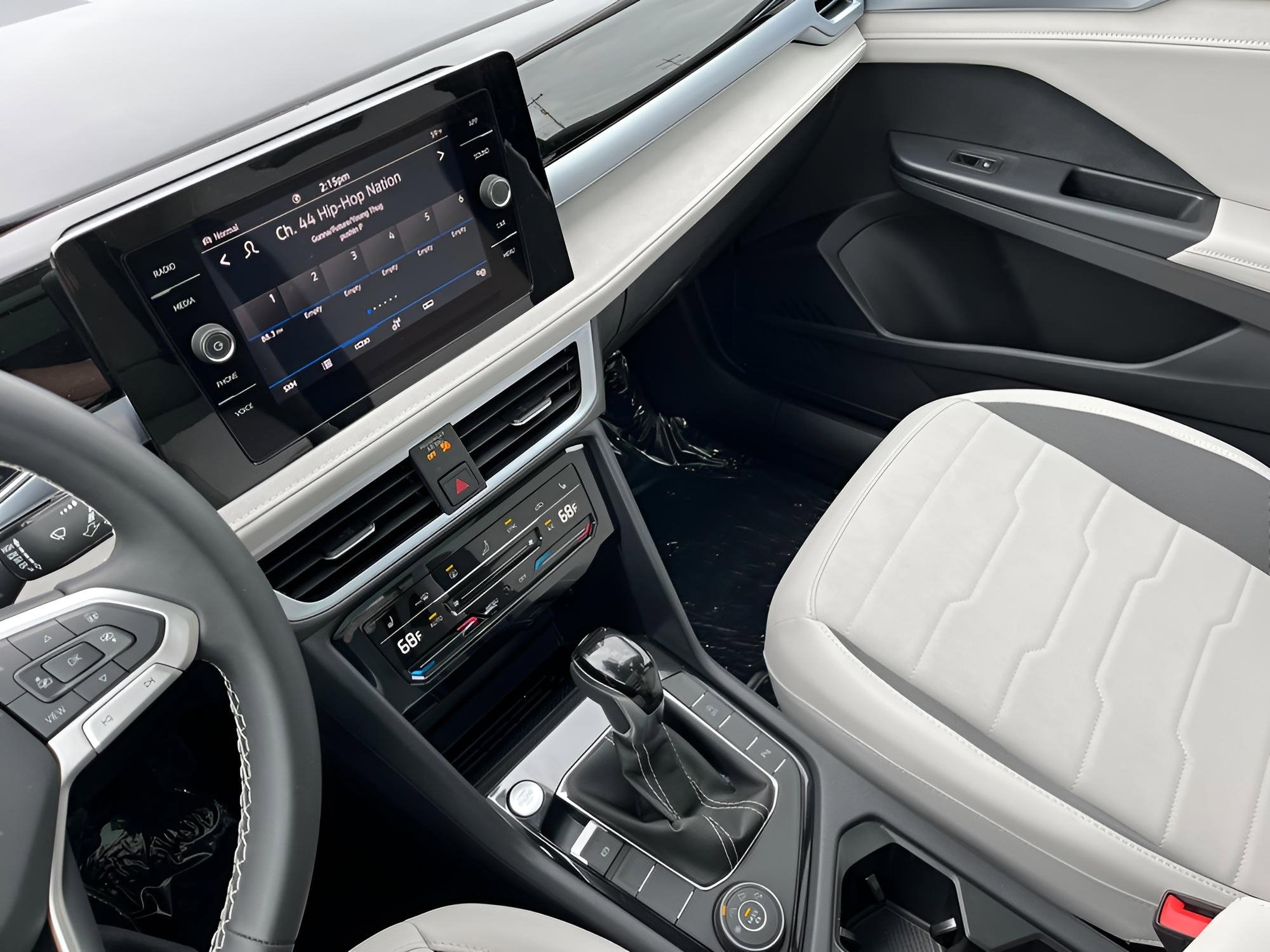 New 2025 Volkswagen Taos SE image 16