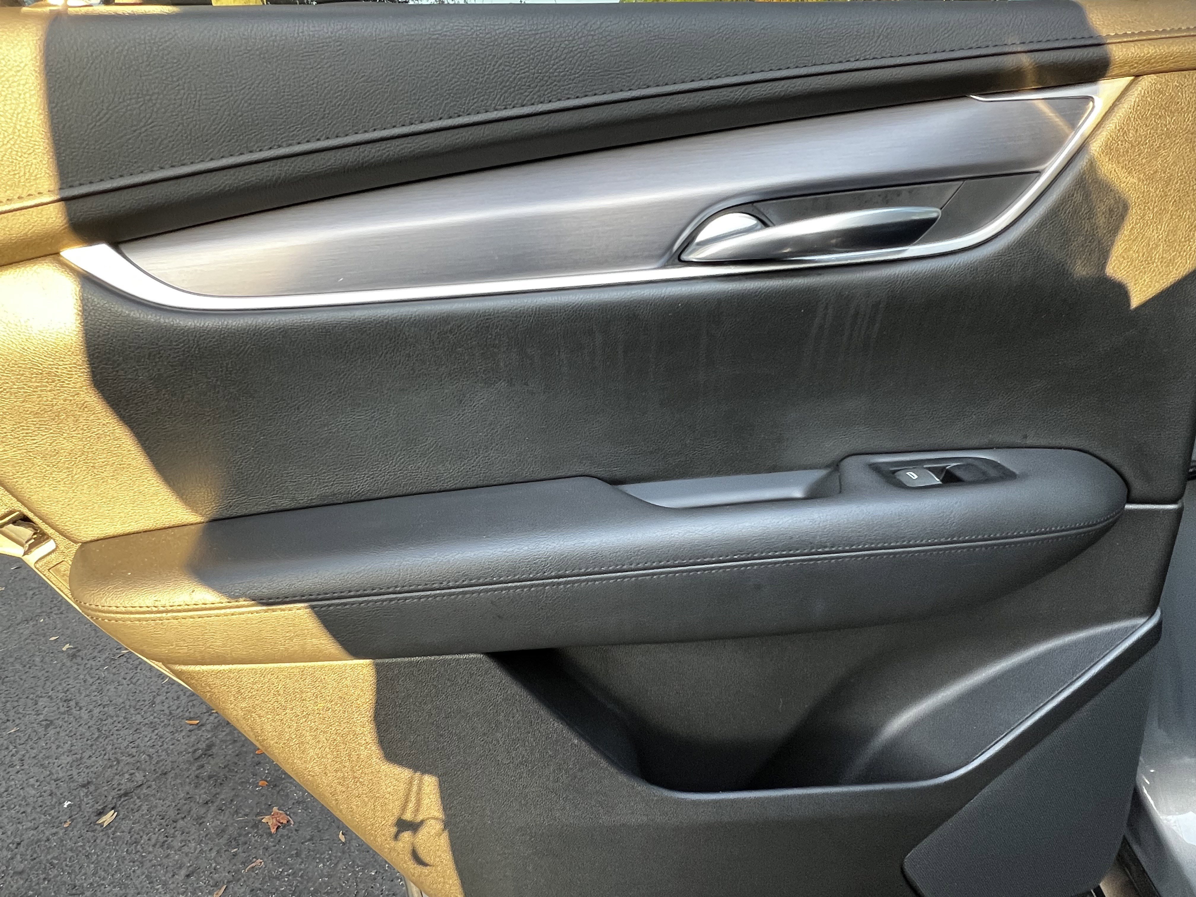 Used 2017 Cadillac XT5 Luxury image 30