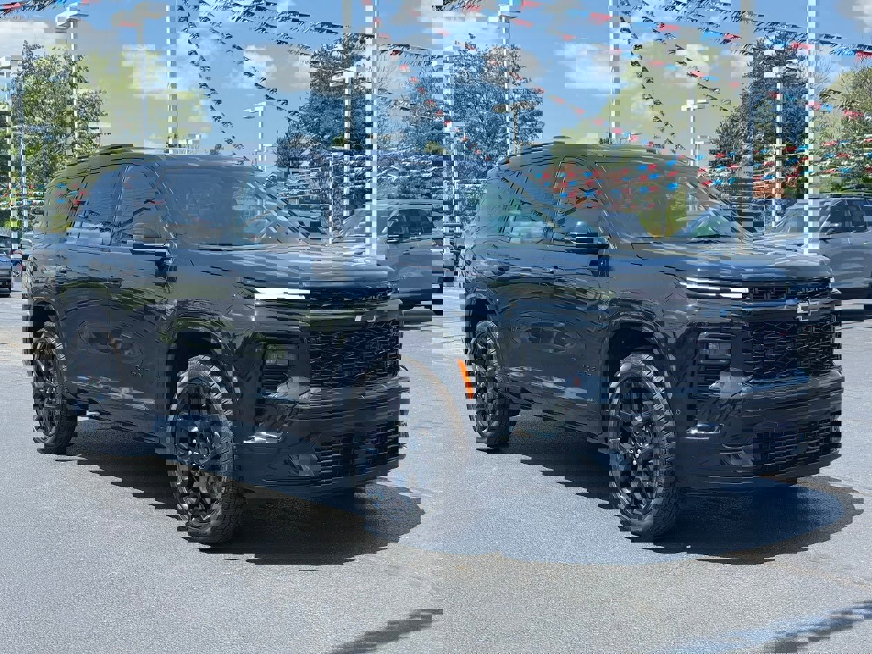 Used 2024 Chevrolet Traverse RS image 3