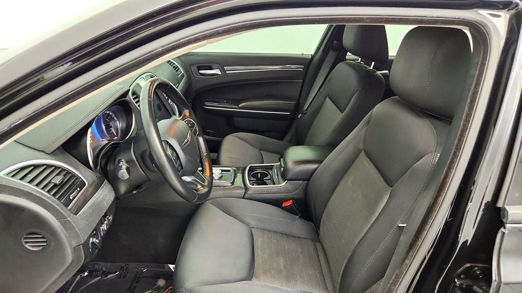 Used 2020 Chrysler 300 Touring w/ Sport Appearance Package RWD image 20