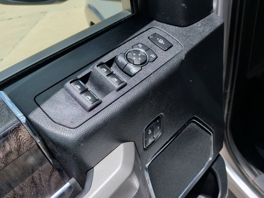 Used 2019 Ford F250 Lariat w/ Lariat Value Package AWD/4WD image 11