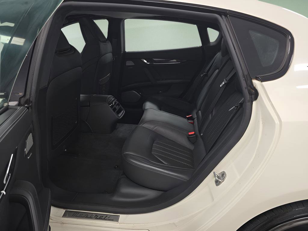 Used 2021 Maserati Quattroporte S GranSport Q4 AWD/4WD image 9