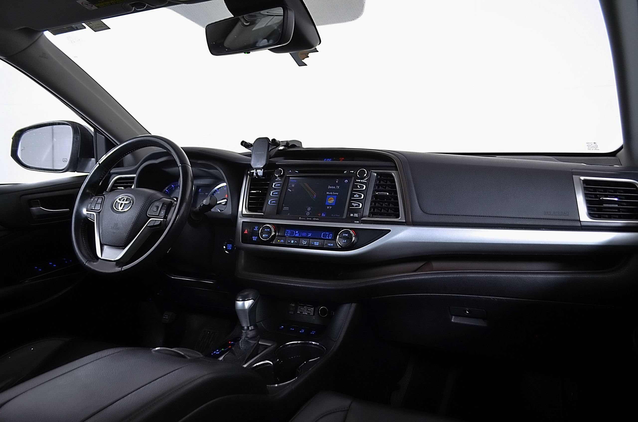 Used 2019 Toyota Highlander XLE AWD/4WD image 25