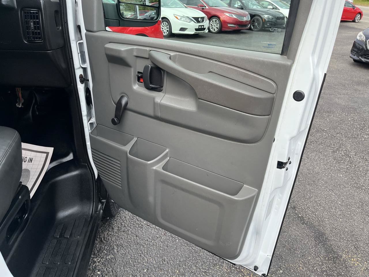 Used 2008 GMC Savana 3500 Extended RWD image 26