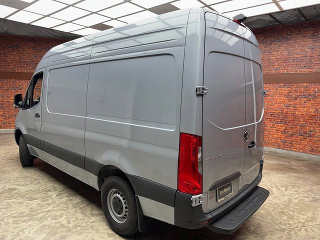Used 2025 Mercedes-Benz Sprinter 2500 image 3