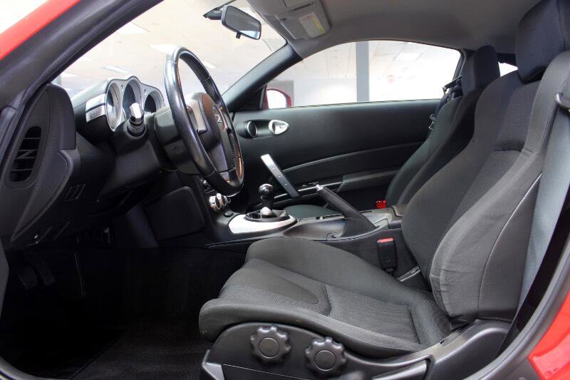 Used 2006 Nissan 350Z Base w/ (N93) Cargo Convenience Pkg image 31
