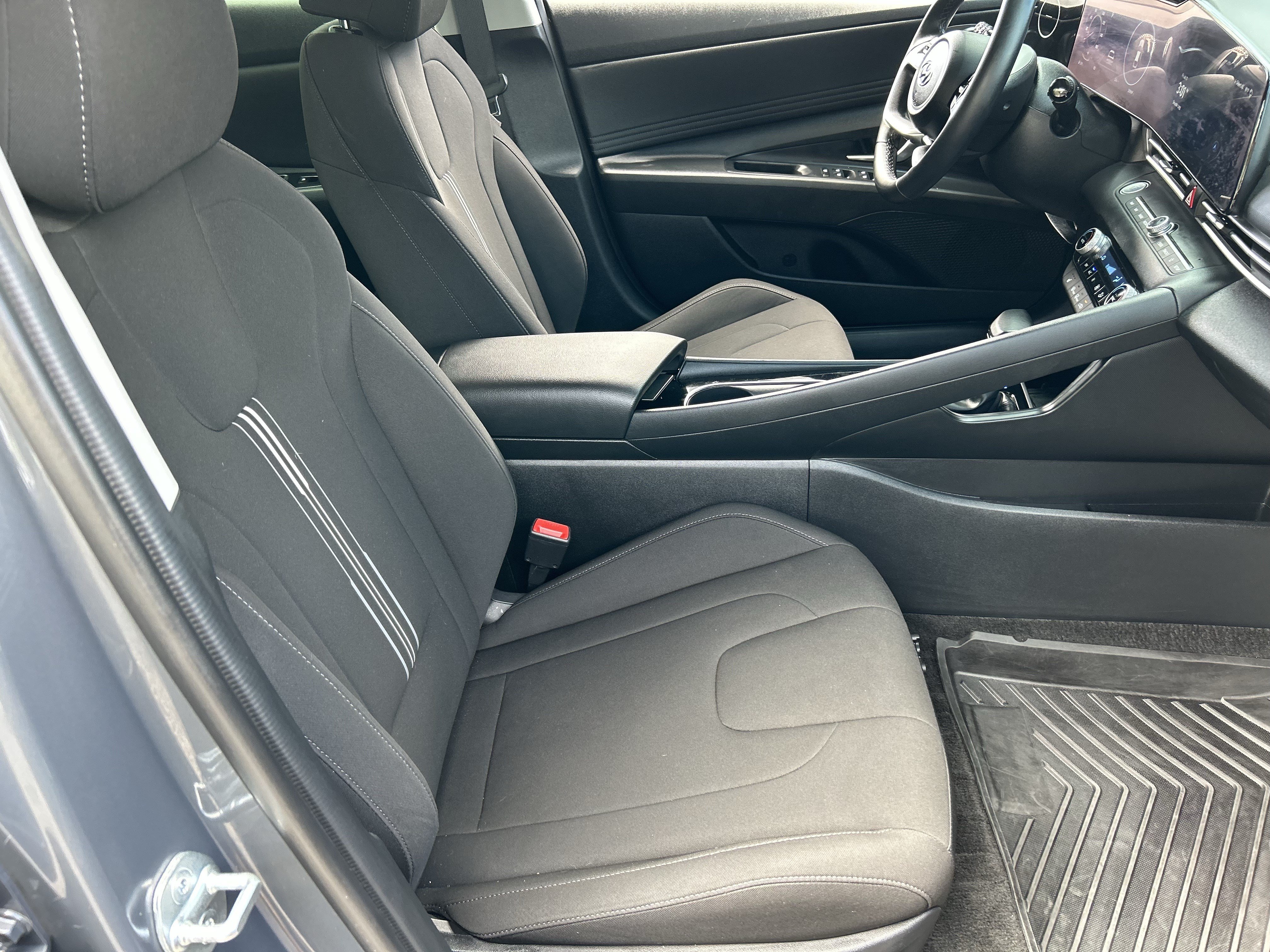 Used 2023 Hyundai Elantra SEL w/ Convenience Package FWD image 9
