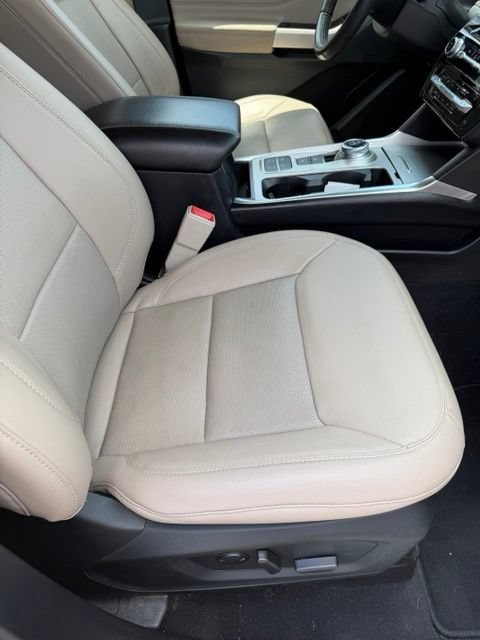 Used 2021 Ford Explorer Limited w/ Equipment Group 301A RWD image 7