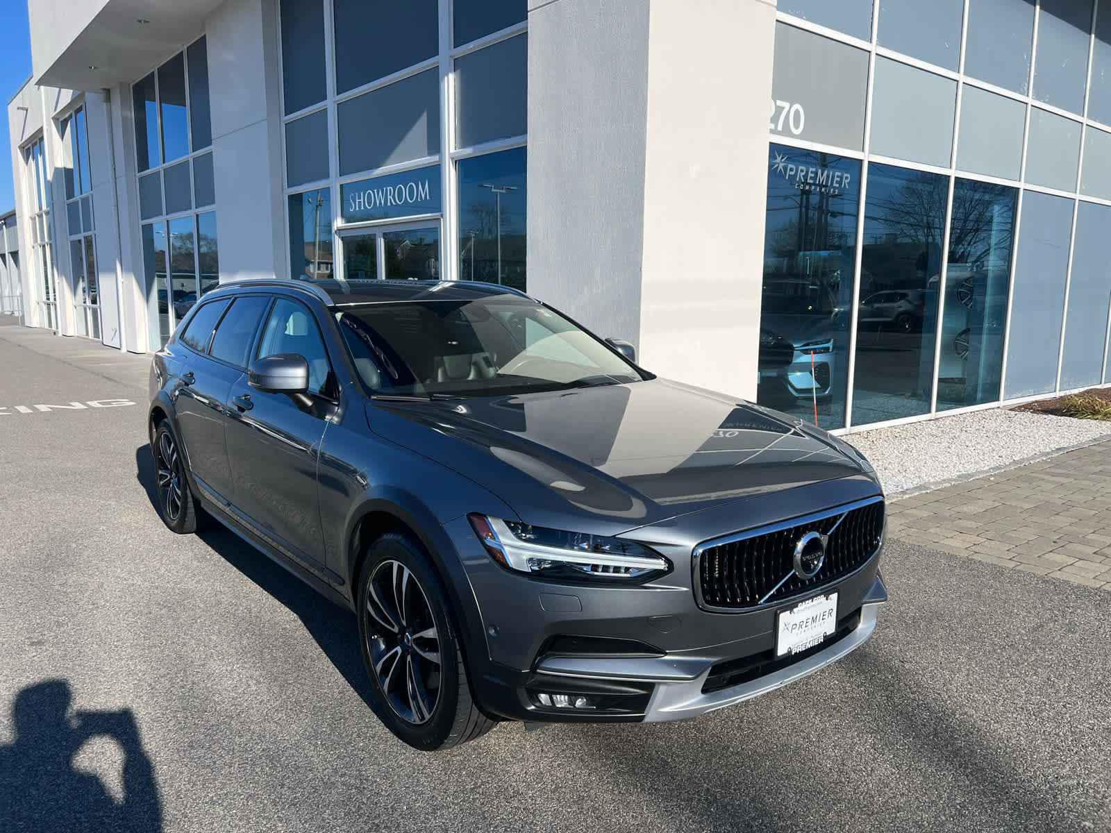 Used 2018 Volvo V90 T5 Cross Country w/ Convenience Package image 3