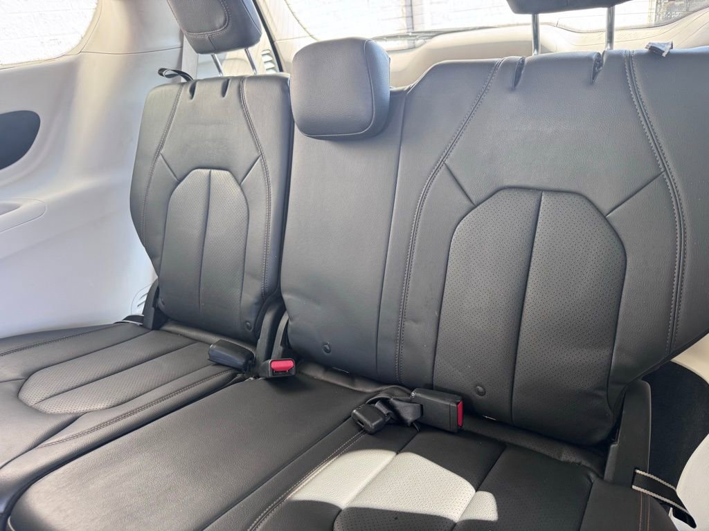 Used 2020 Chrysler Pacifica Touring-L image 23