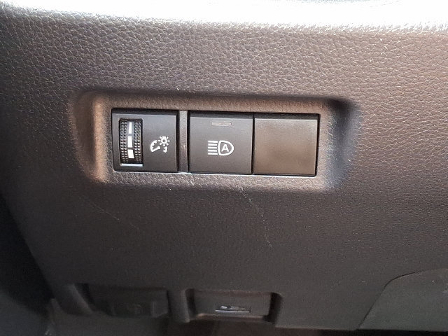 Used 2025 Toyota RAV4 XLE AWD/4WD image 22
