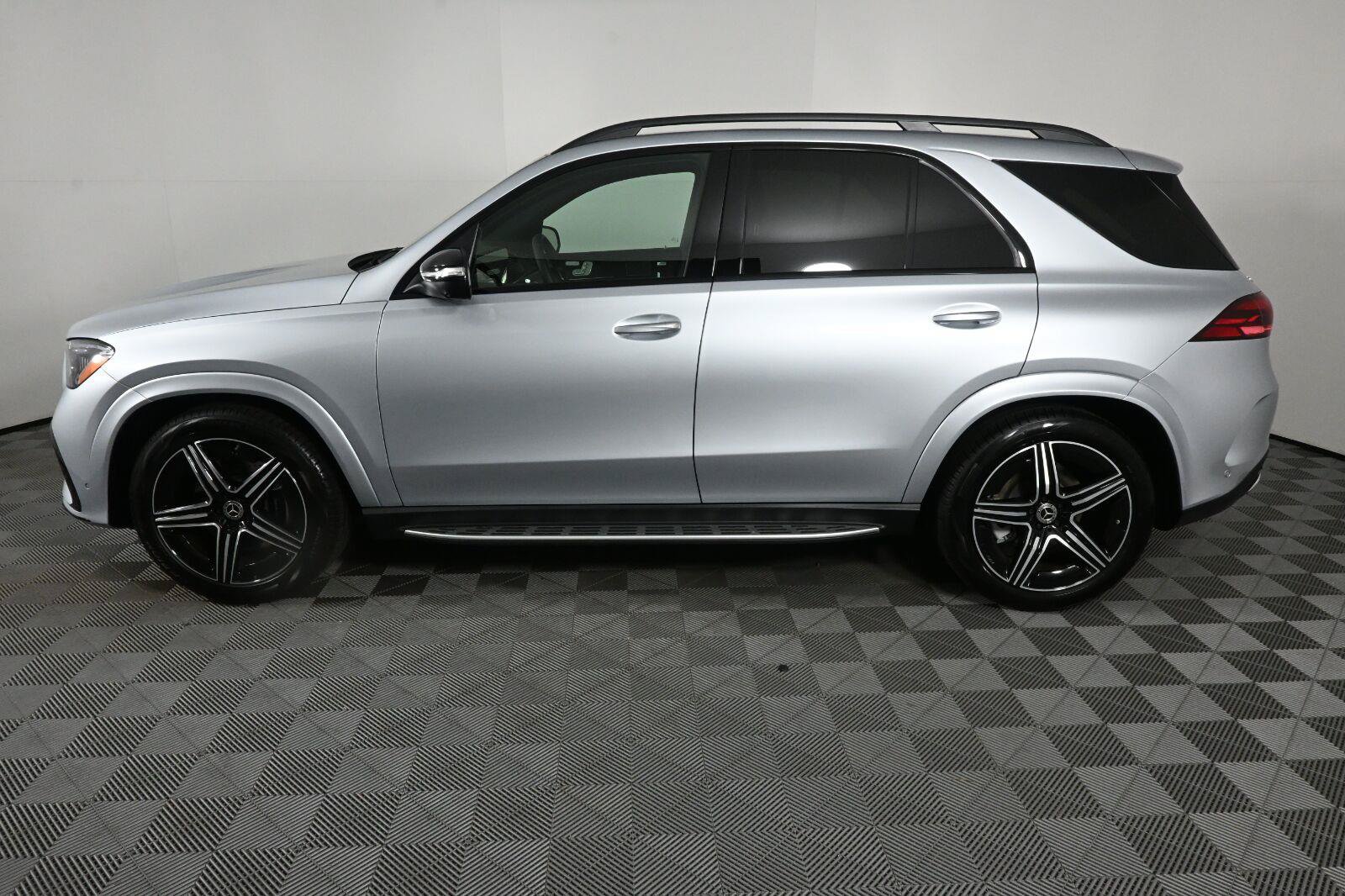 Used 2026 Mercedes-Benz GLE 350 4MATIC image 3