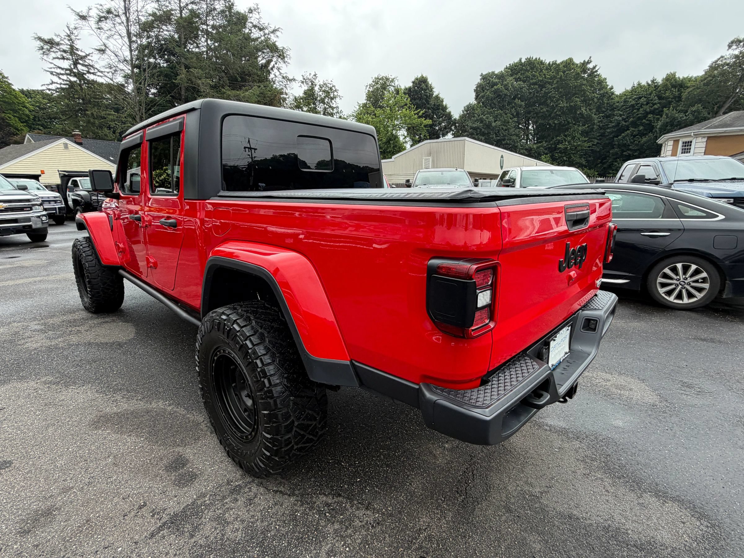 Used 2020 Jeep Gladiator Overland AWD/4WD image 4