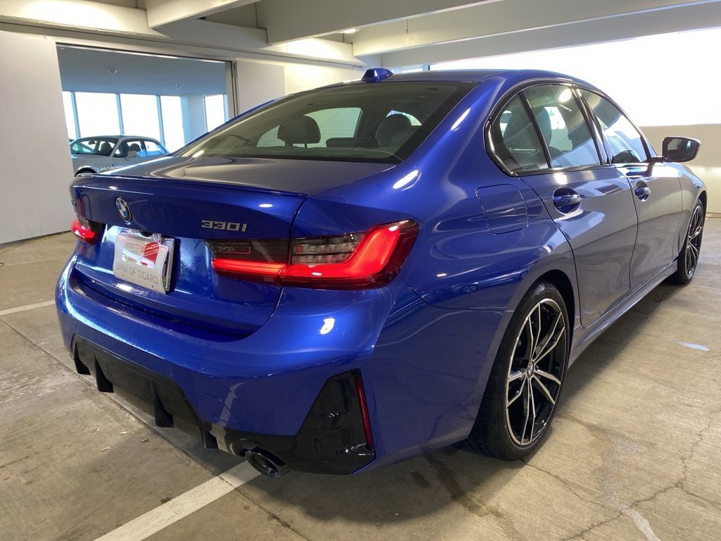 Used 2023 BMW 330i xDrive Sedan w/ M Sport Package image 4