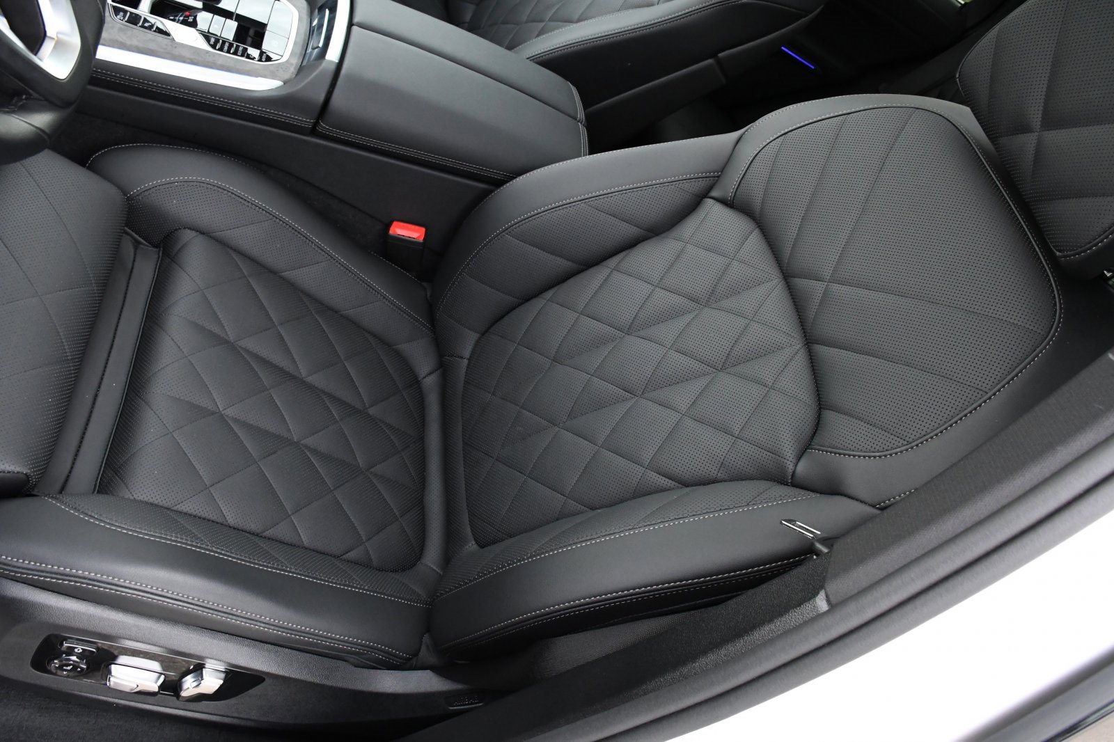 Used 2026 BMW X5 xDrive40i w/ Climate Comfort Package image 17