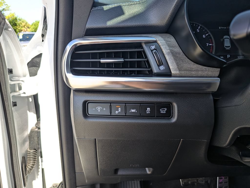 Certified 2022 Kia Telluride SX w/ Towing Package FWD image 32