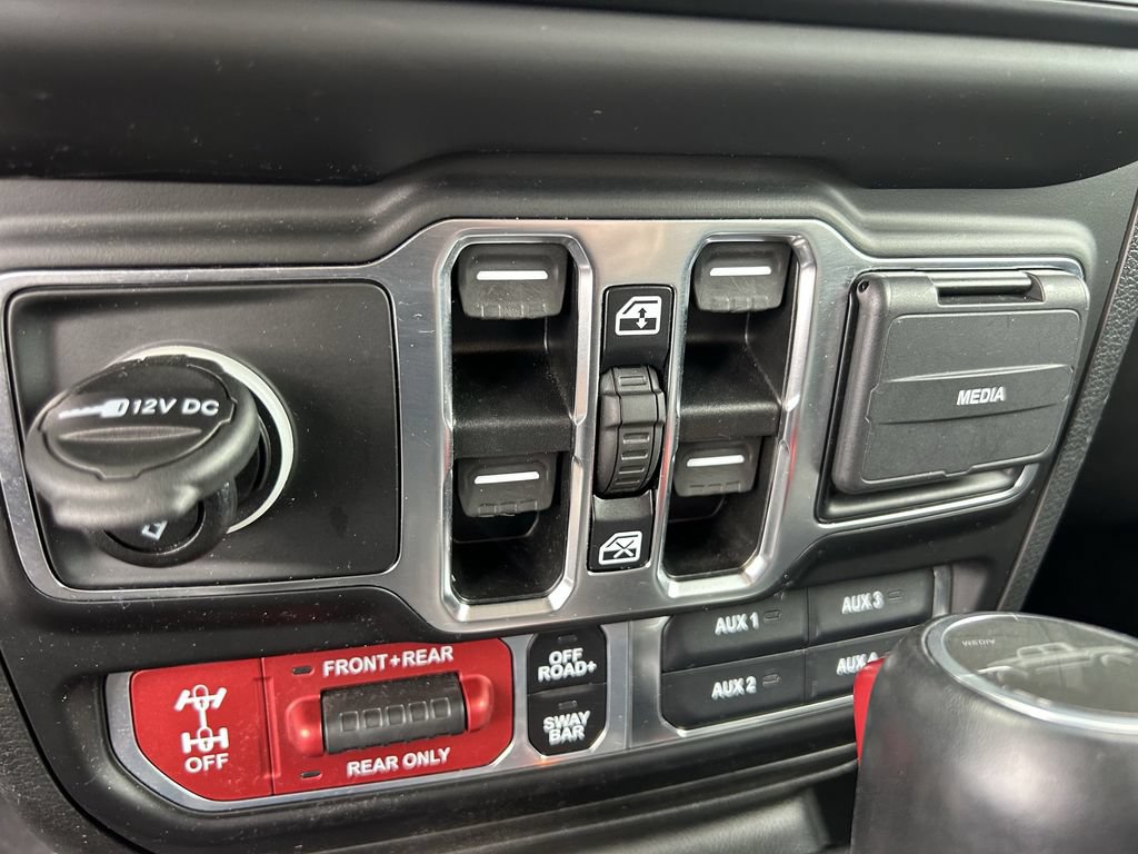 Used 2021 Jeep Gladiator Rubicon w/ Dual Top Group AWD/4WD image 22