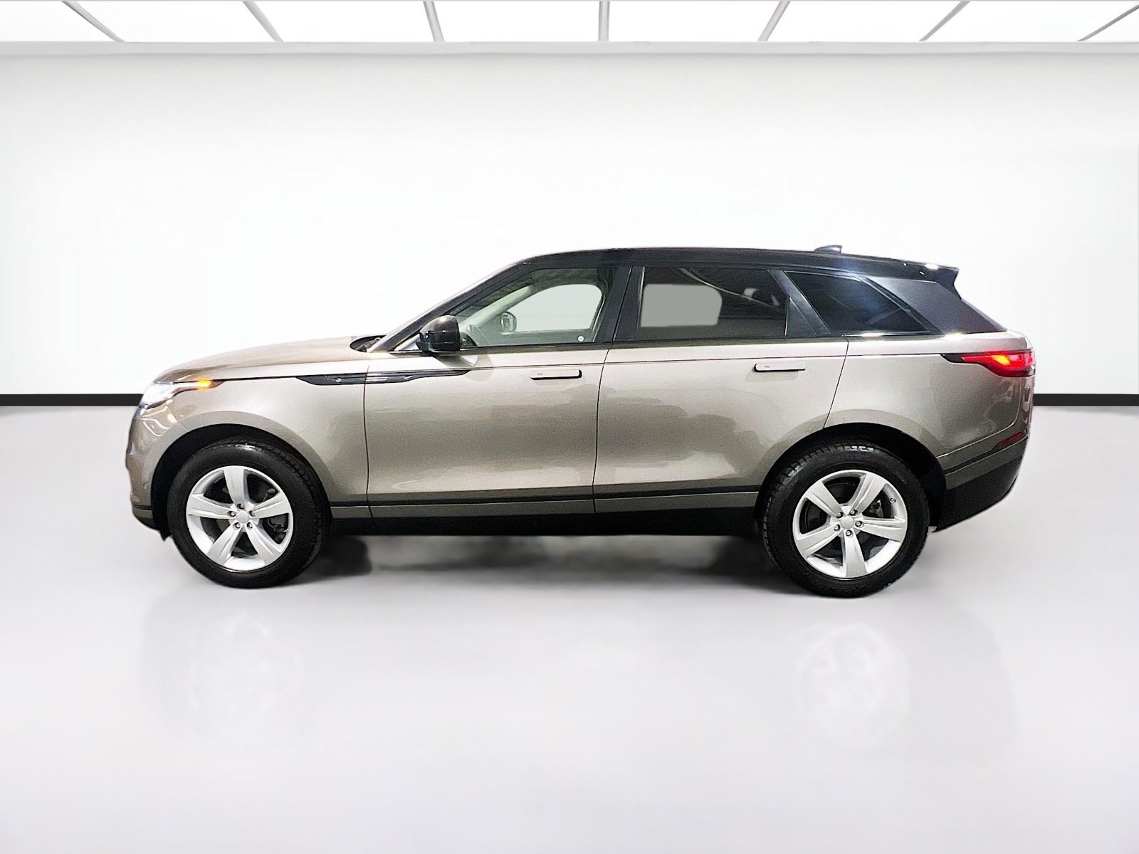 Used 2020 Land Rover Range Rover Velar S AWD/4WD image 25