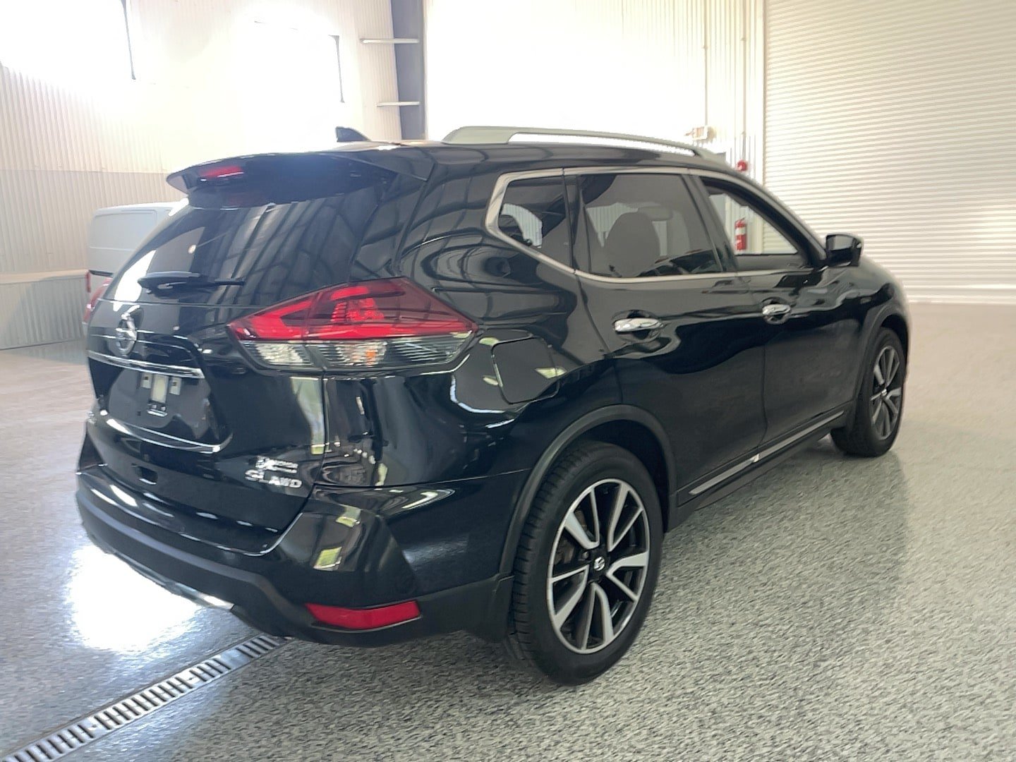 Used 2018 Nissan Rogue SL w/ Premium Package AWD/4WD image 19