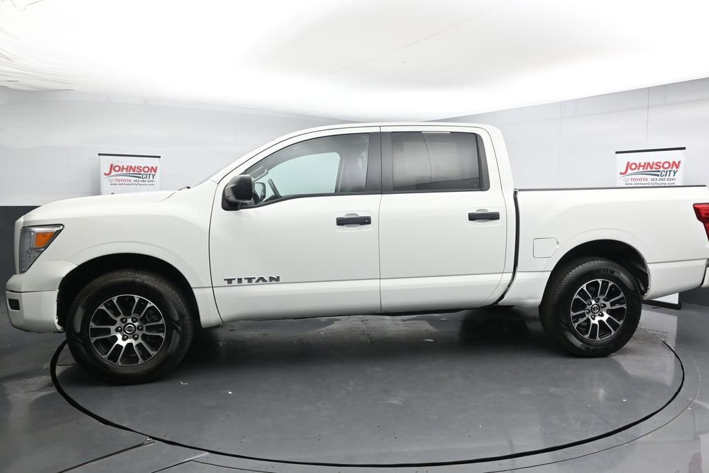 Used 2022 Nissan Titan SV AWD/4WD image 5