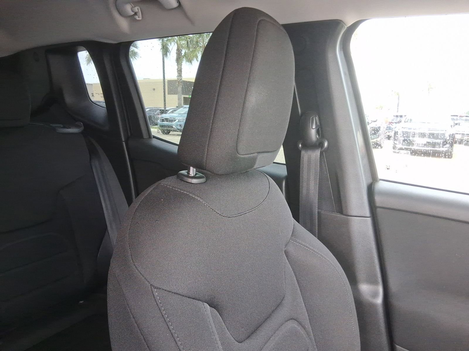 Used 2021 Jeep Renegade Latitude FWD image 18