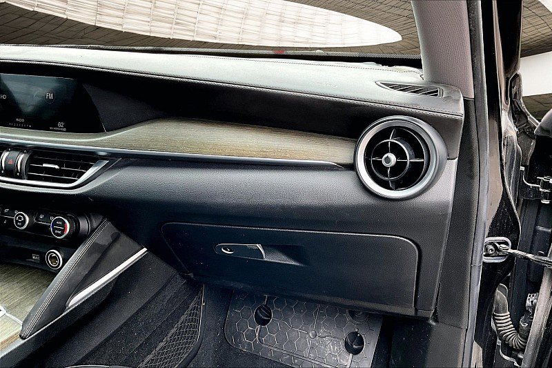 Used 2019 Alfa Romeo Stelvio Ti Lusso w/ Quick Order Package 22X Lusso image 16