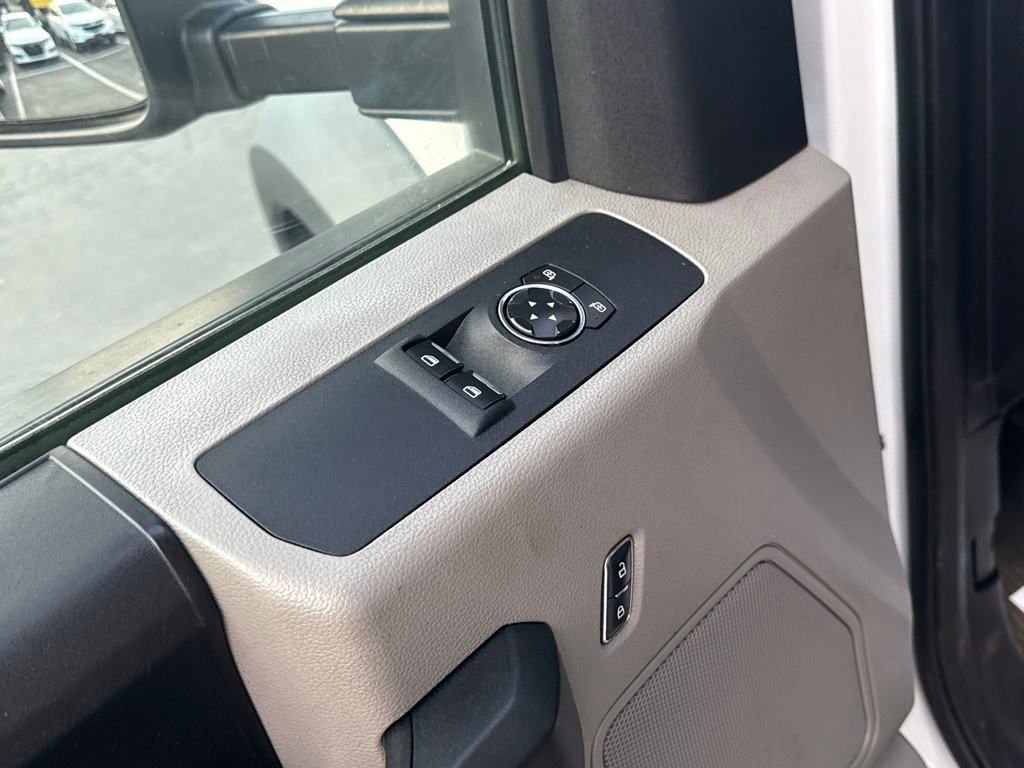 Used 2017 Ford F550 4x4 Regular Cab Super Duty image 16