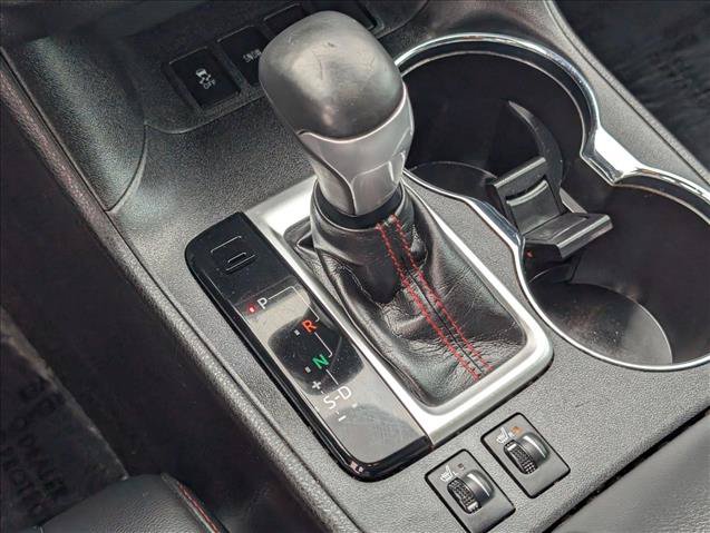 Used 2019 Toyota Highlander SE FWD image 12