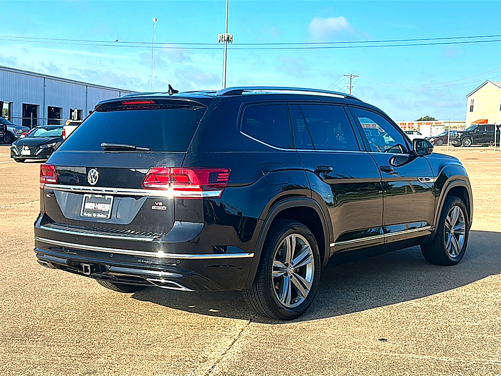 Used 2018 Volkswagen Atlas SEL w/ R-Line Package AWD/4WD image 8